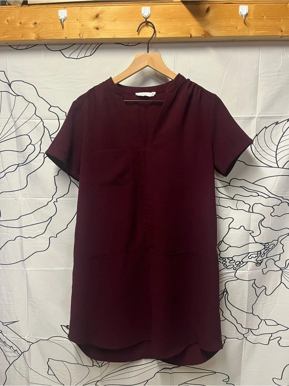 Lush Brand Short Sleeve V-Neck Textured Shift Dress (rack)